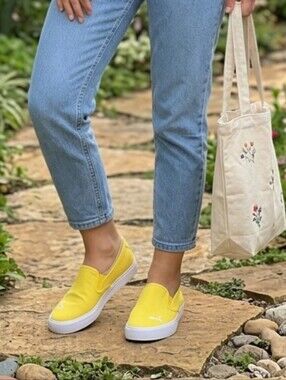 PUMA Bari Slip On Cat Wns Yellow Canvas Sneakers Size 7 NIB